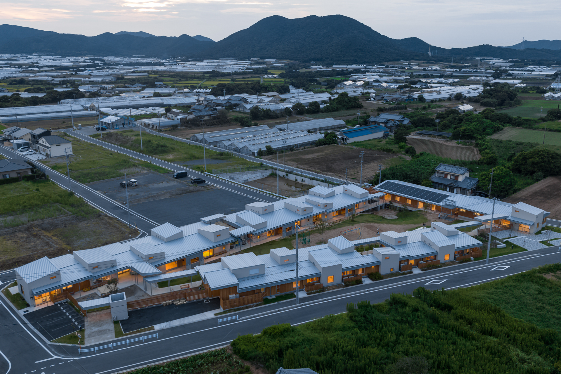 トロロスタジオが撮影した建築写真。教育施設をドローンで撮影。