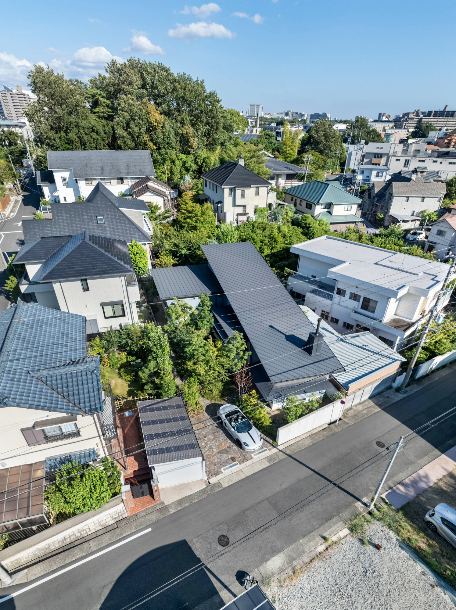 愛知県名古屋市にある一戸建て住宅の外観の建築写真、空撮