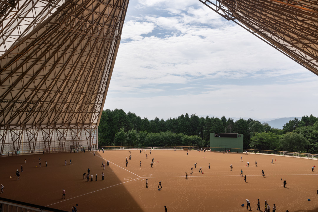 建築写真撮影 多目的ドーム
ゲートボールを楽しむ人々