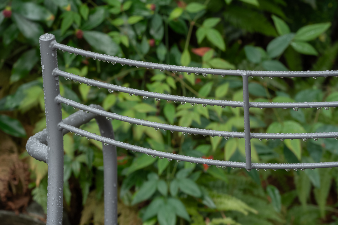 プロダクト写真撮影　雫がついた椅子の背もたれ