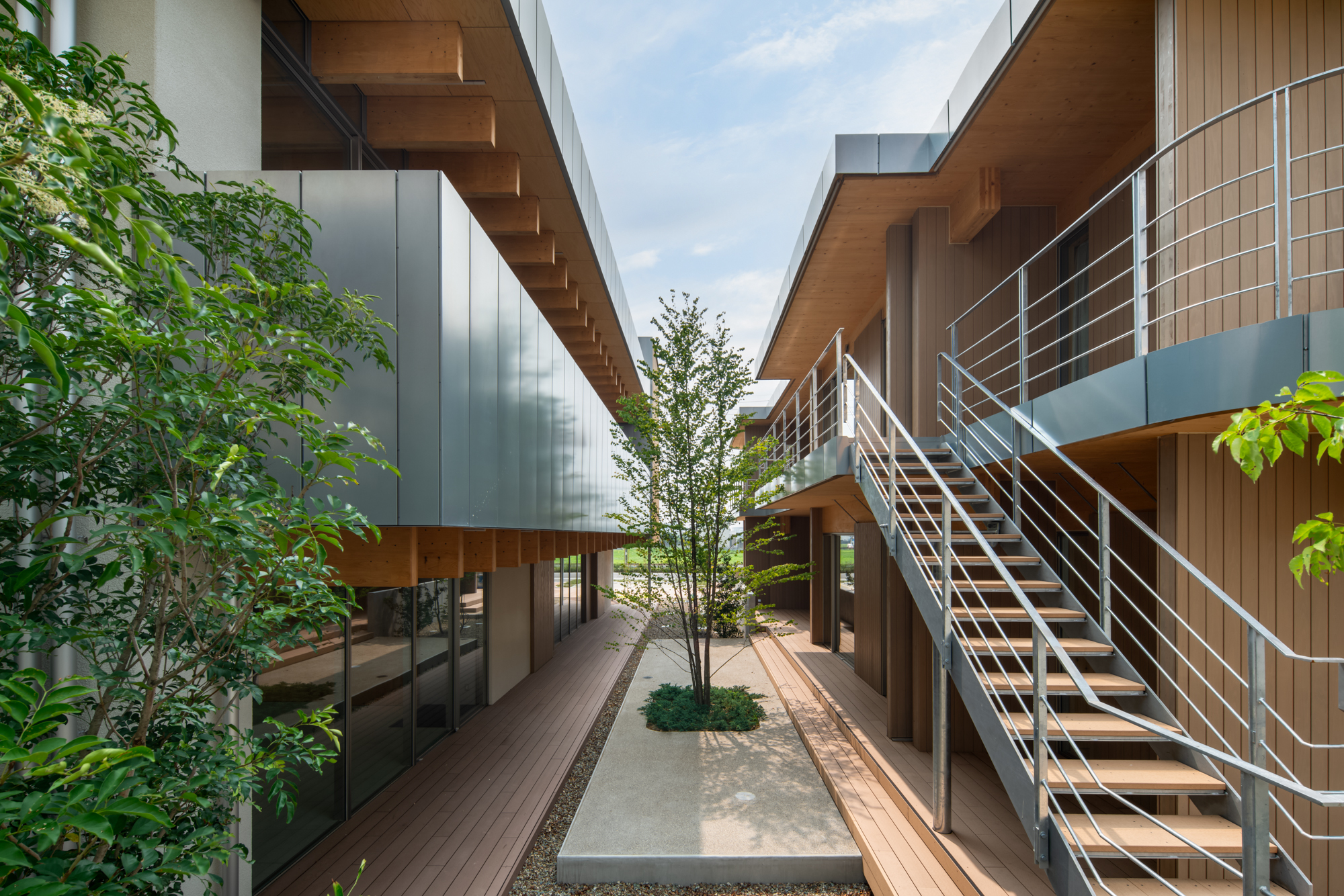 建築写真　オフィス　社員寮、子ども食堂　外観　CLT