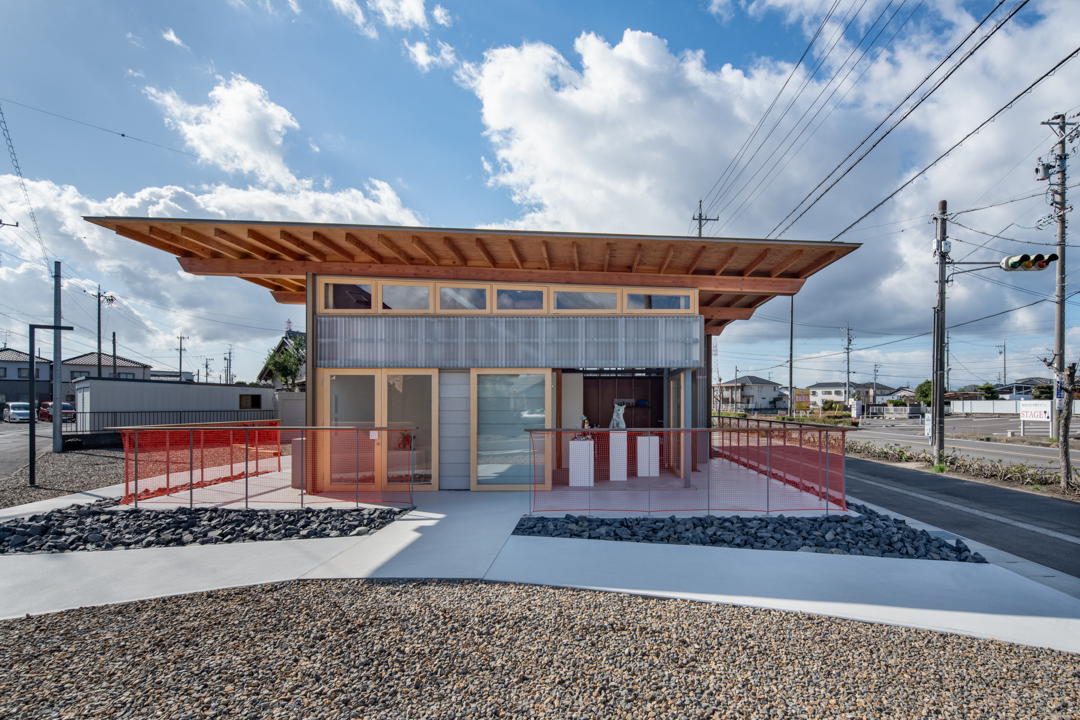 建築写真　社会福祉施設　アートギャラリーとアトリエの外観