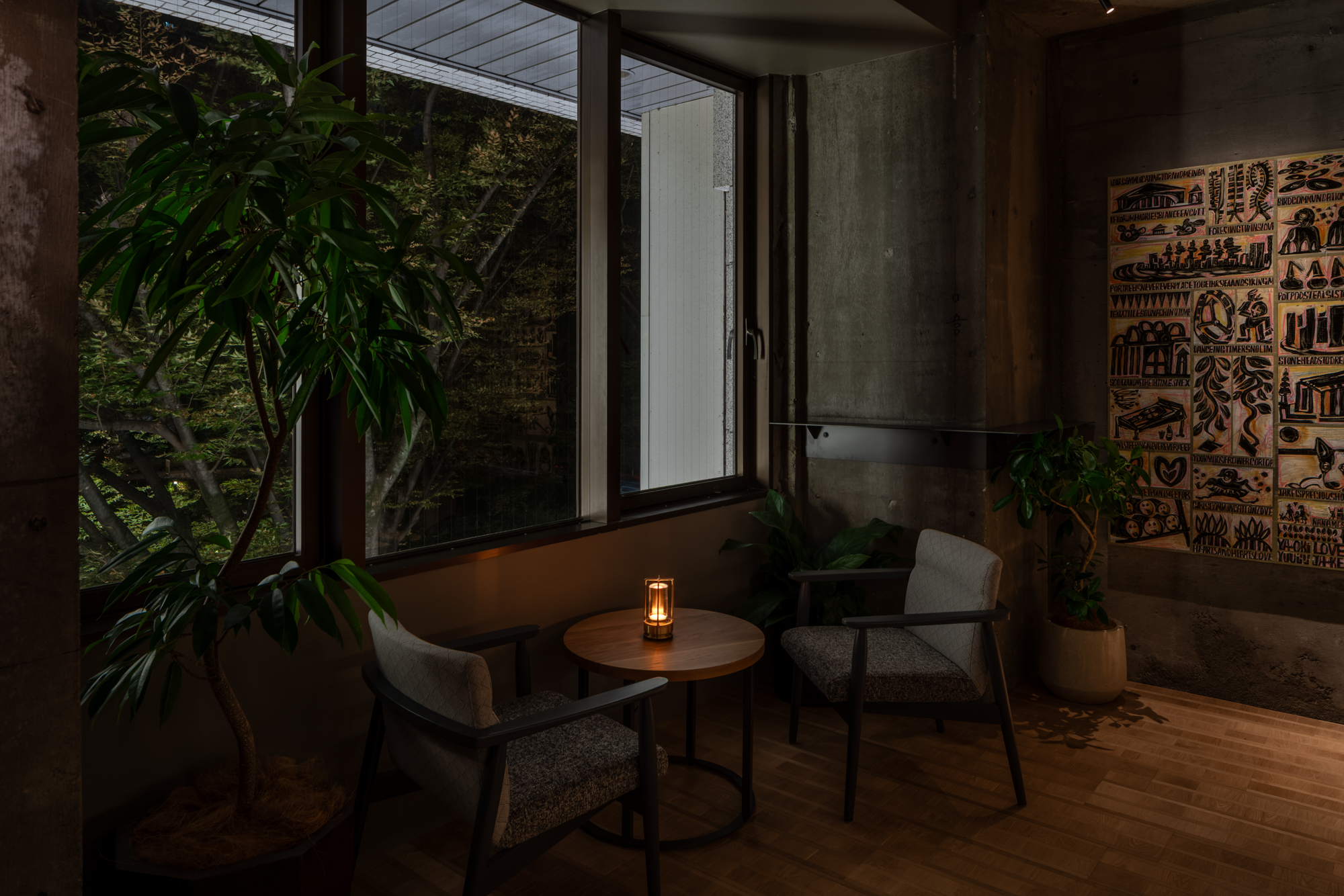 ④バーのソファとキャンドル