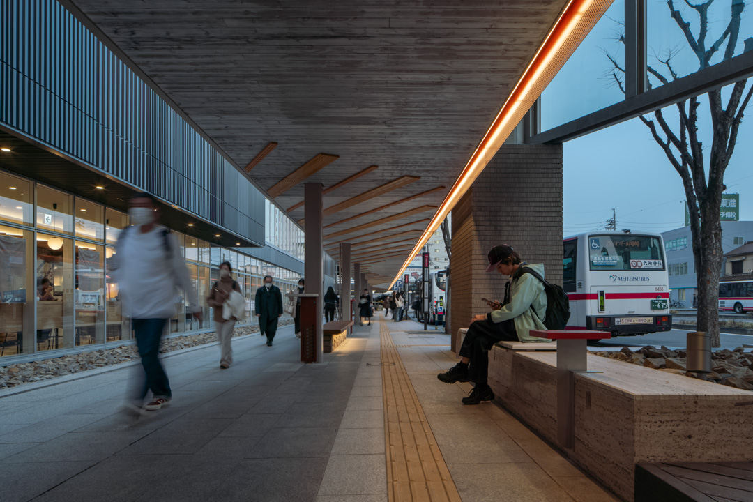 建築写真、公共建築、駅前、東岡崎駅